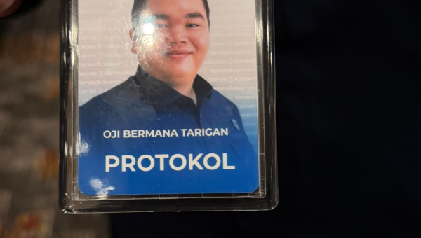 Kamis, 01 Oktober 2026 - Kampus UPI Cibiru memperingati Hari Kesaktian Pancasila melalui pelaksanaan upacara di Lapangan Gedung Baru. Upacara dipimpin oleh Prof. Karim Suryadi dan melibatkan para seksi serta dosen sebagai petugas upacara. Kegiatan ini dii